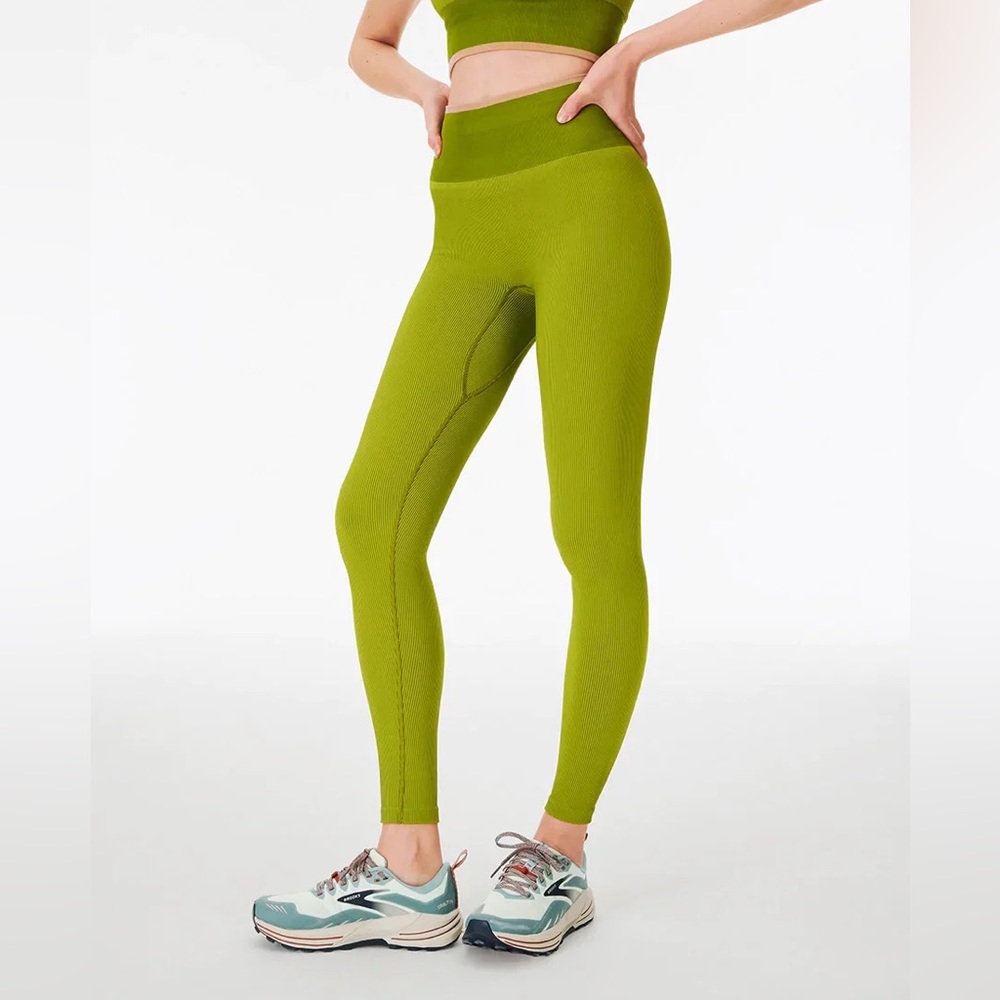 Outdoor Voices Green ribbed leggings sz M